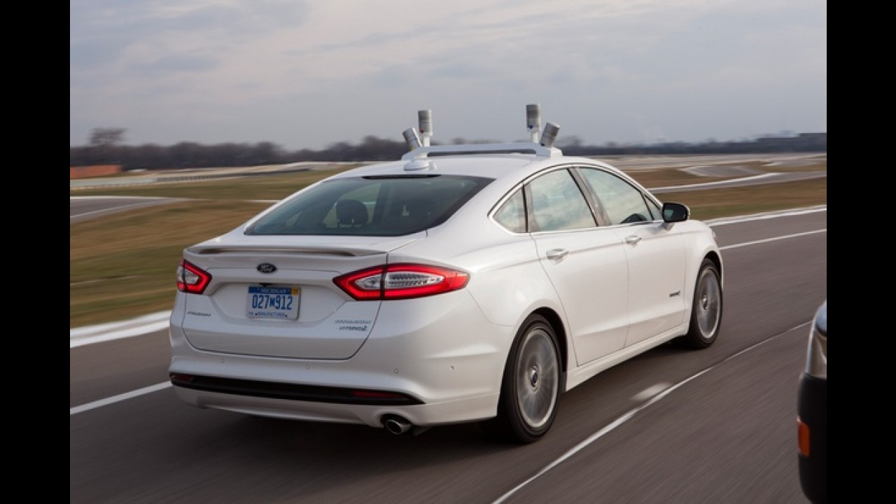 Vídeo: Ford mostra Fusion que anda sem o motorista