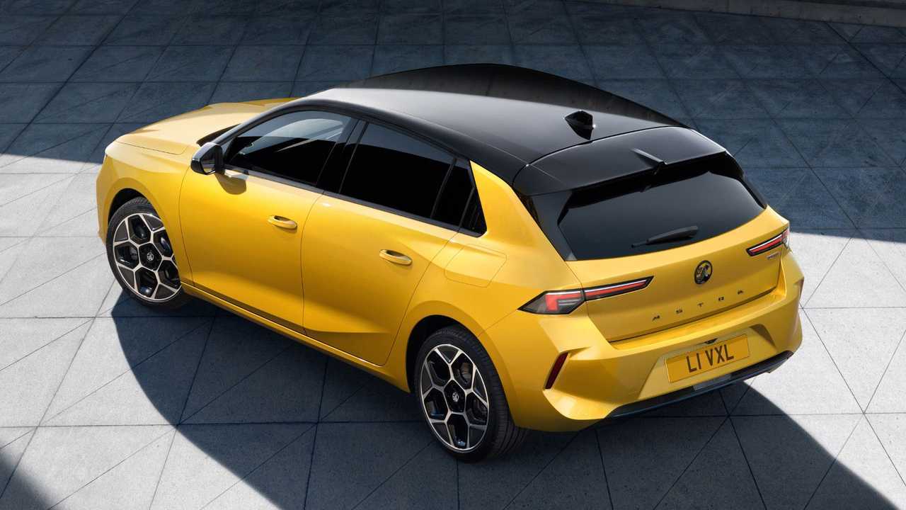 2022 Vauxhall Astra revealed - left rear side above