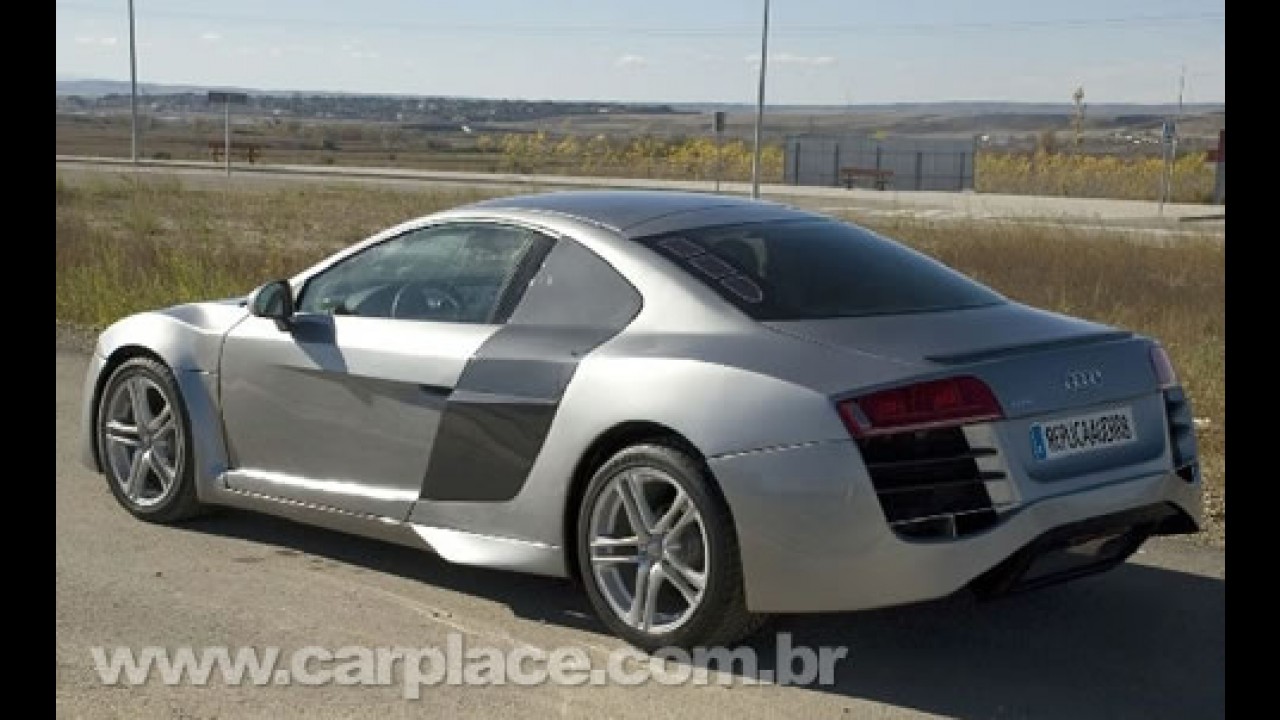 Espanhol cria réplica do superesportivo Audi R8 sobre um Mercury Cougar 2001