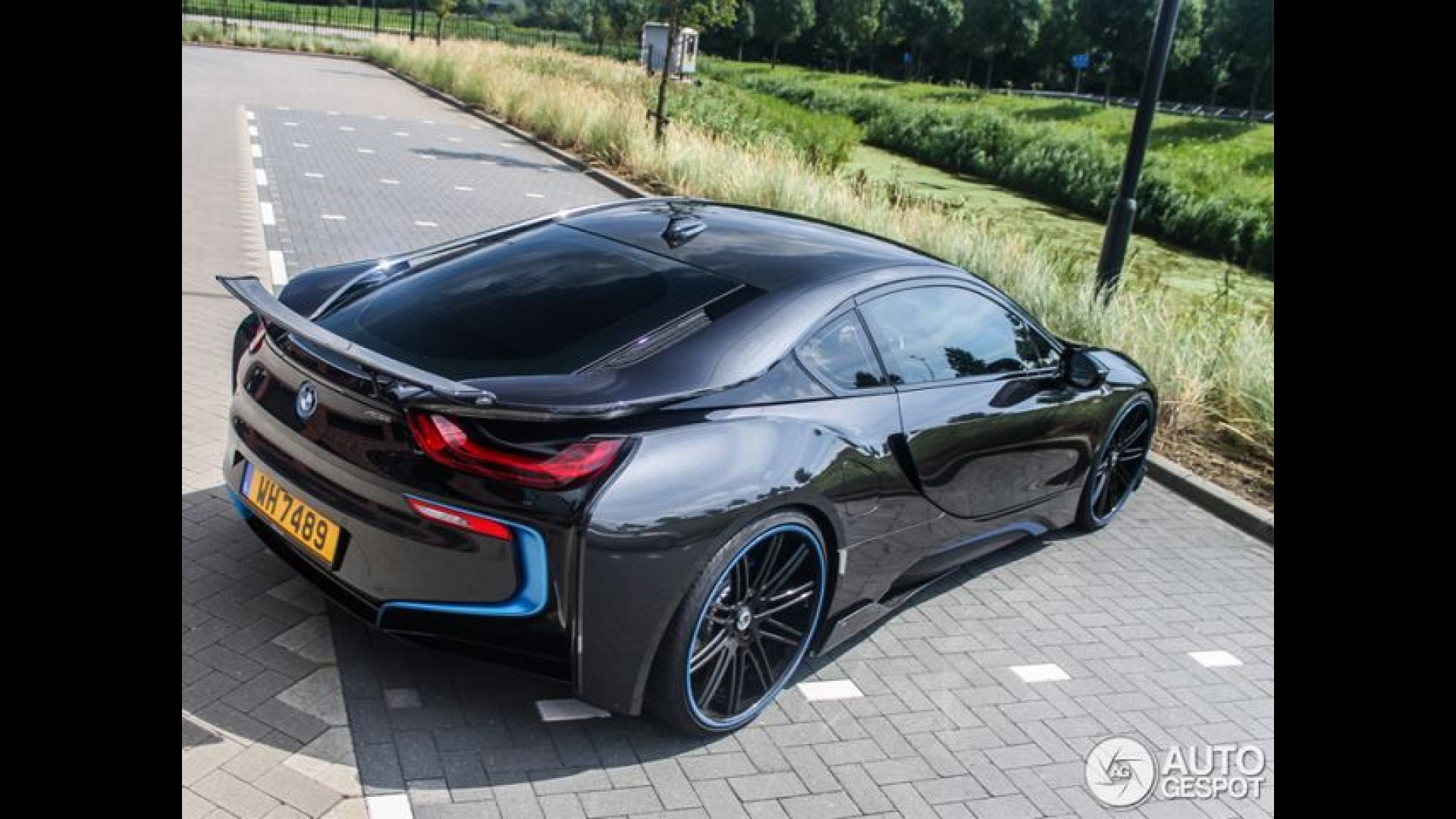 BMW i8 zaten çok güzel, AWE Schinitzer versiyonu ise Olağanüstü!