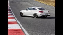 Yeni Mercedes C63 Coupe farkını hissettiriyor