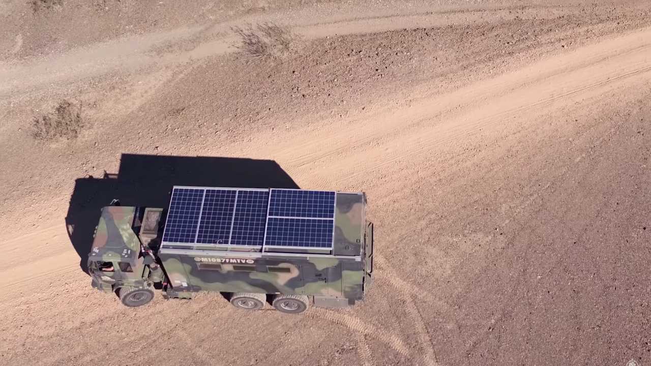 Camión militar M1087 FMTV, convertido en camper