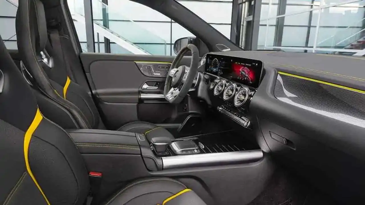 21 Mercedes Amg Gla 45 Debuts With 3 Hp Sporty Looks