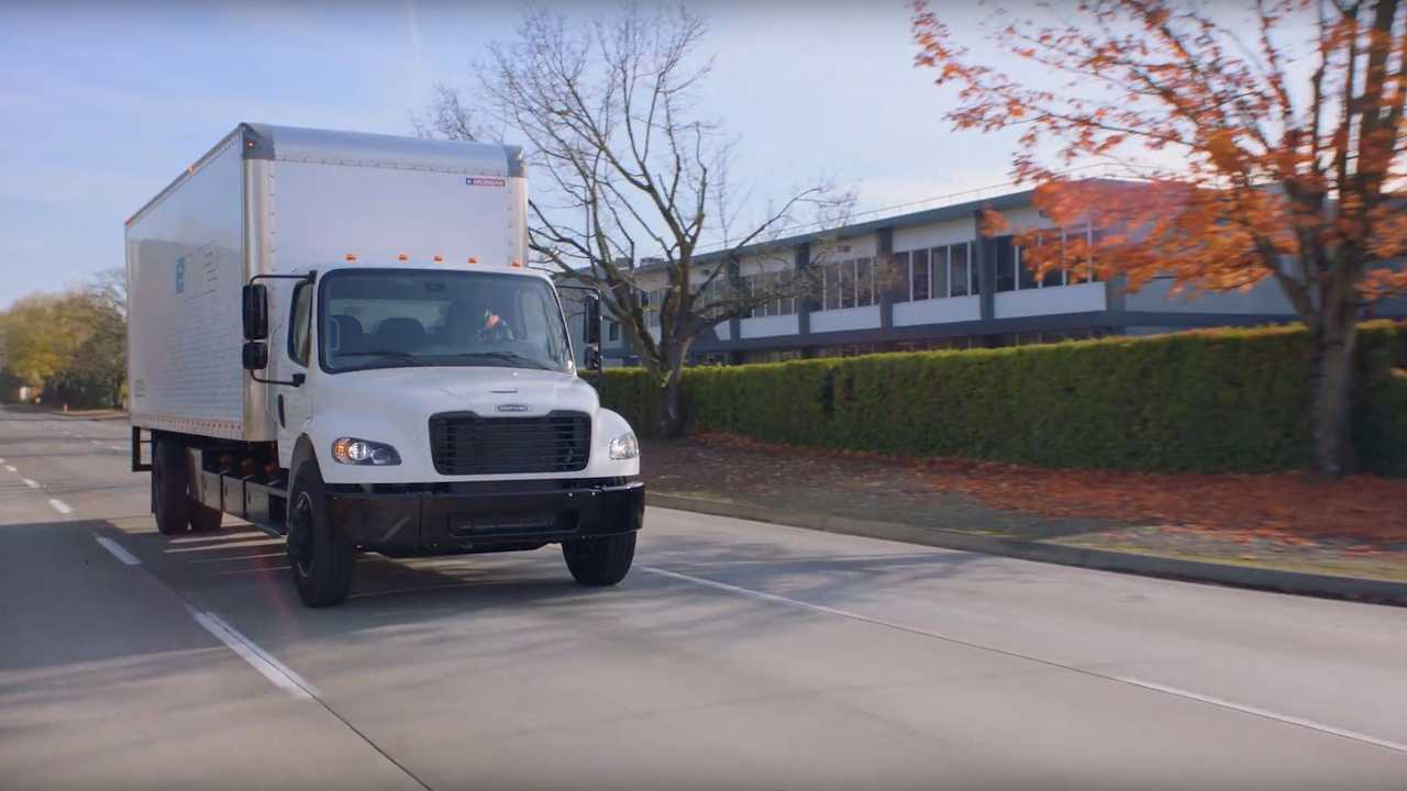 Freightliner eM2