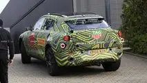 Aston Martin DBX, le foto spia