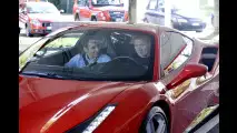 Ferrari 488 GTB, in pista con Gordon Ramsay	
