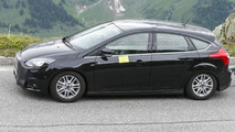 2014 Ford Focus facelift spy photo