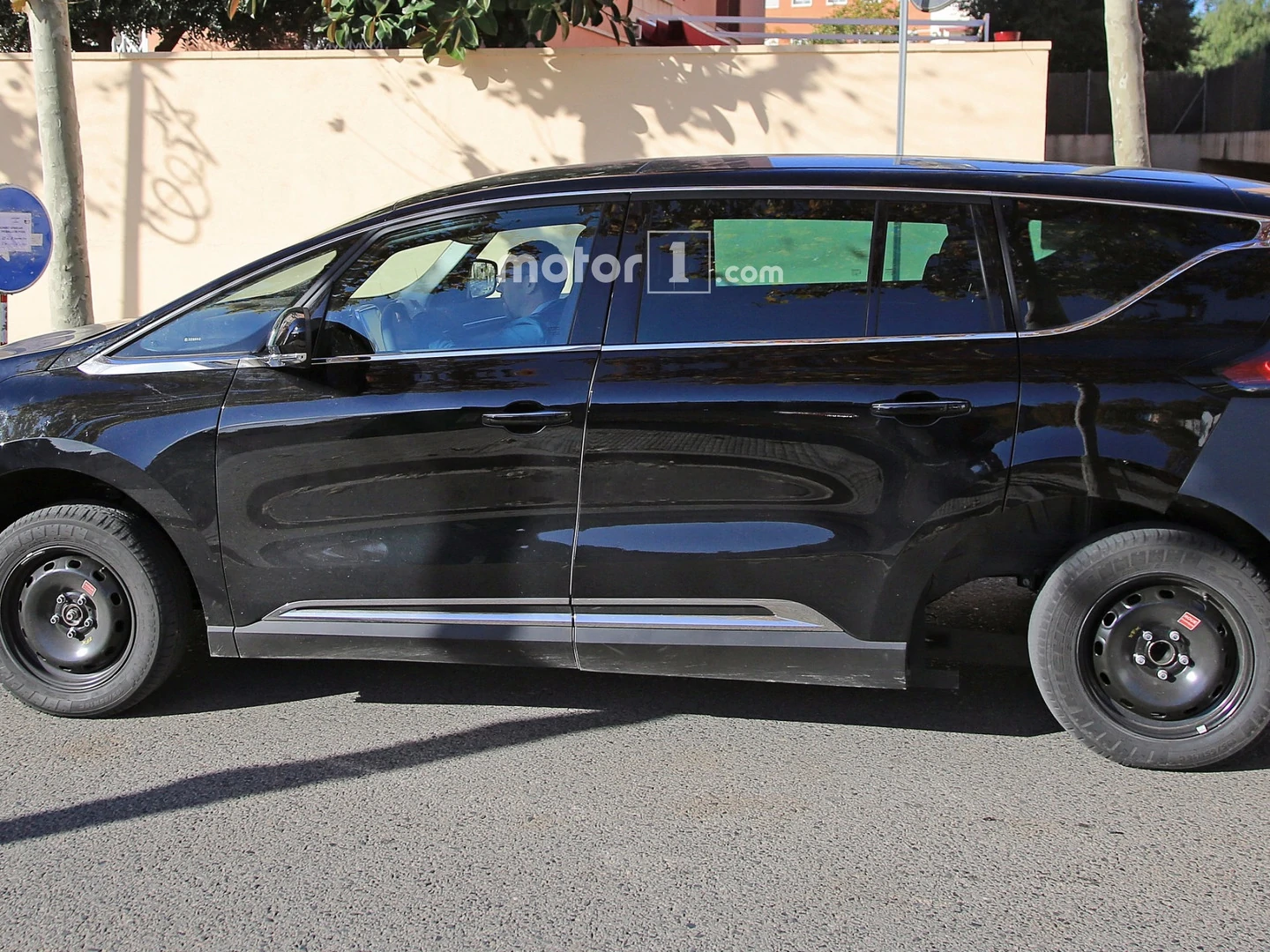 Stretched Renault Espace Test Mule Looks Like Frankenstein S Car