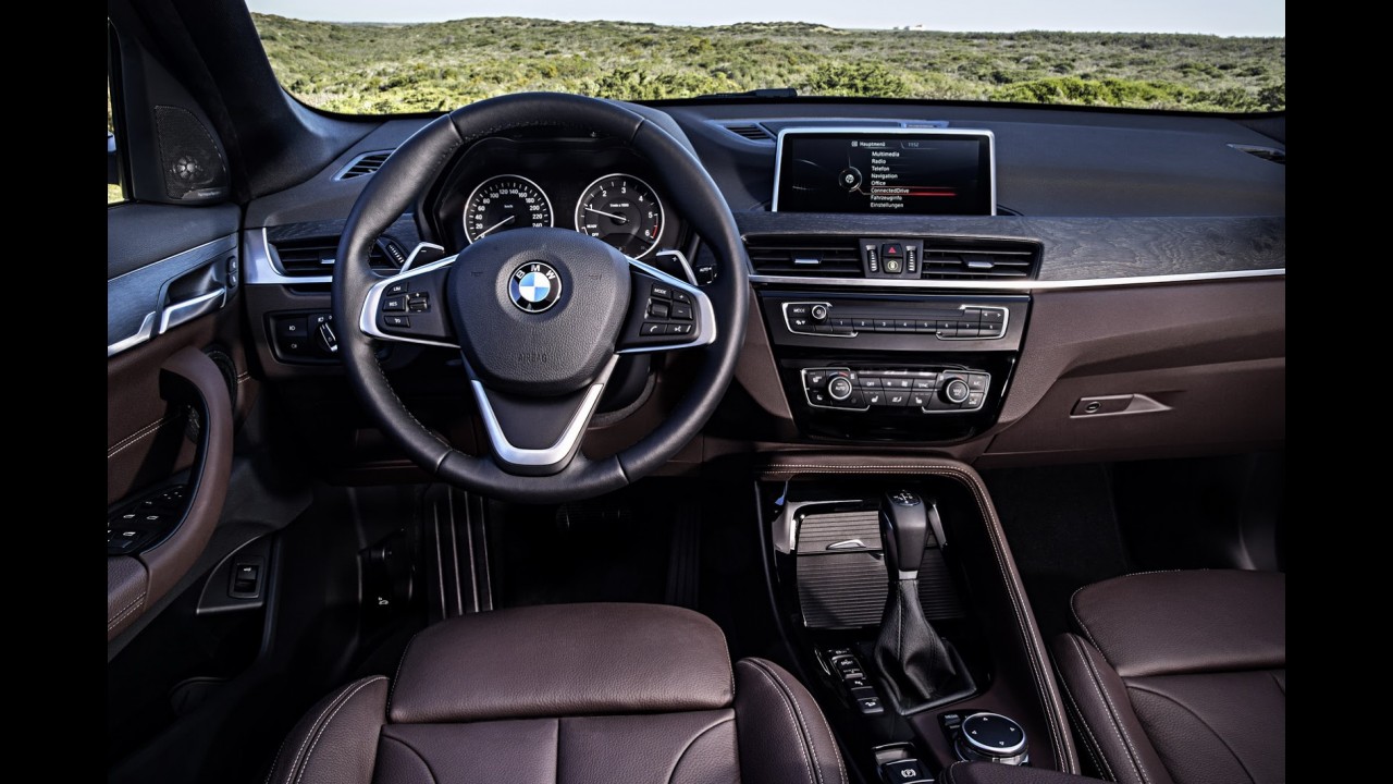 Este é o novo BMW X1: visual encorpado, tração dianteira e motor 3-cilindros