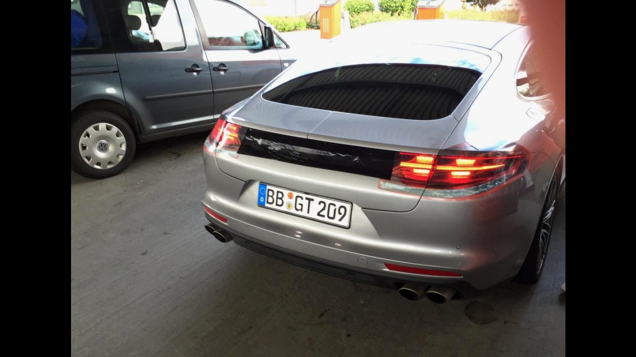 Flagra: Novo Porsche Panamera é pego "limpinho" a poucos dias da estreia