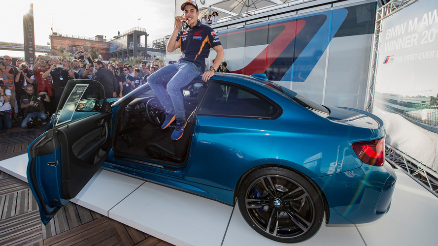 Marc Márquez reçoit sa BMW M2 à Valence