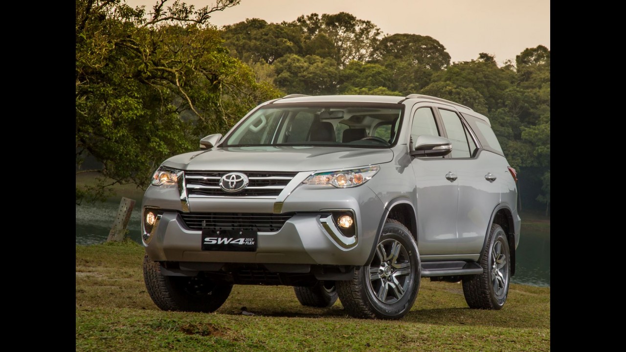 Toyota lança novas Hilux e SW4 com motor flex - veja preços
