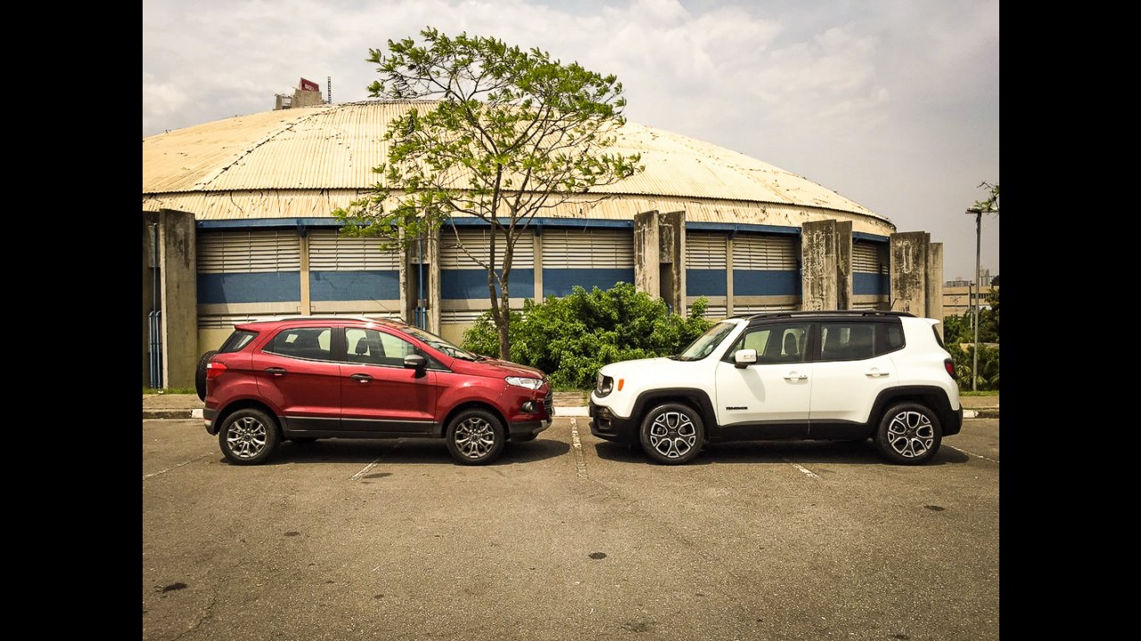 Flagra: Ford EcoSport 2017 muda frente e motor, mas estepe segue na tampa