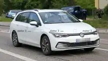 Nuova Volkswagen Golf Variant, le prime foto spia