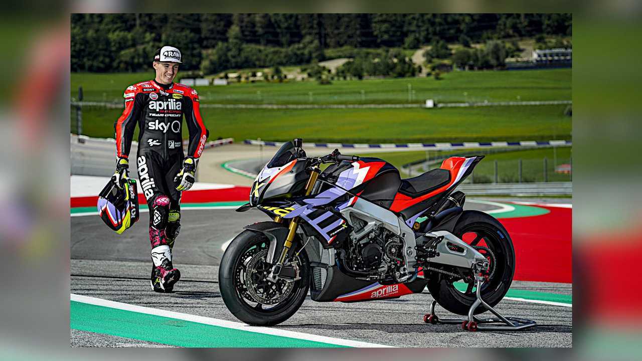 Aprilia Tuono V4 X On Track