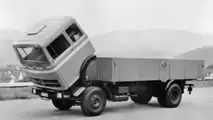 Cabina inclinabile LP 1632 con motore OM 400