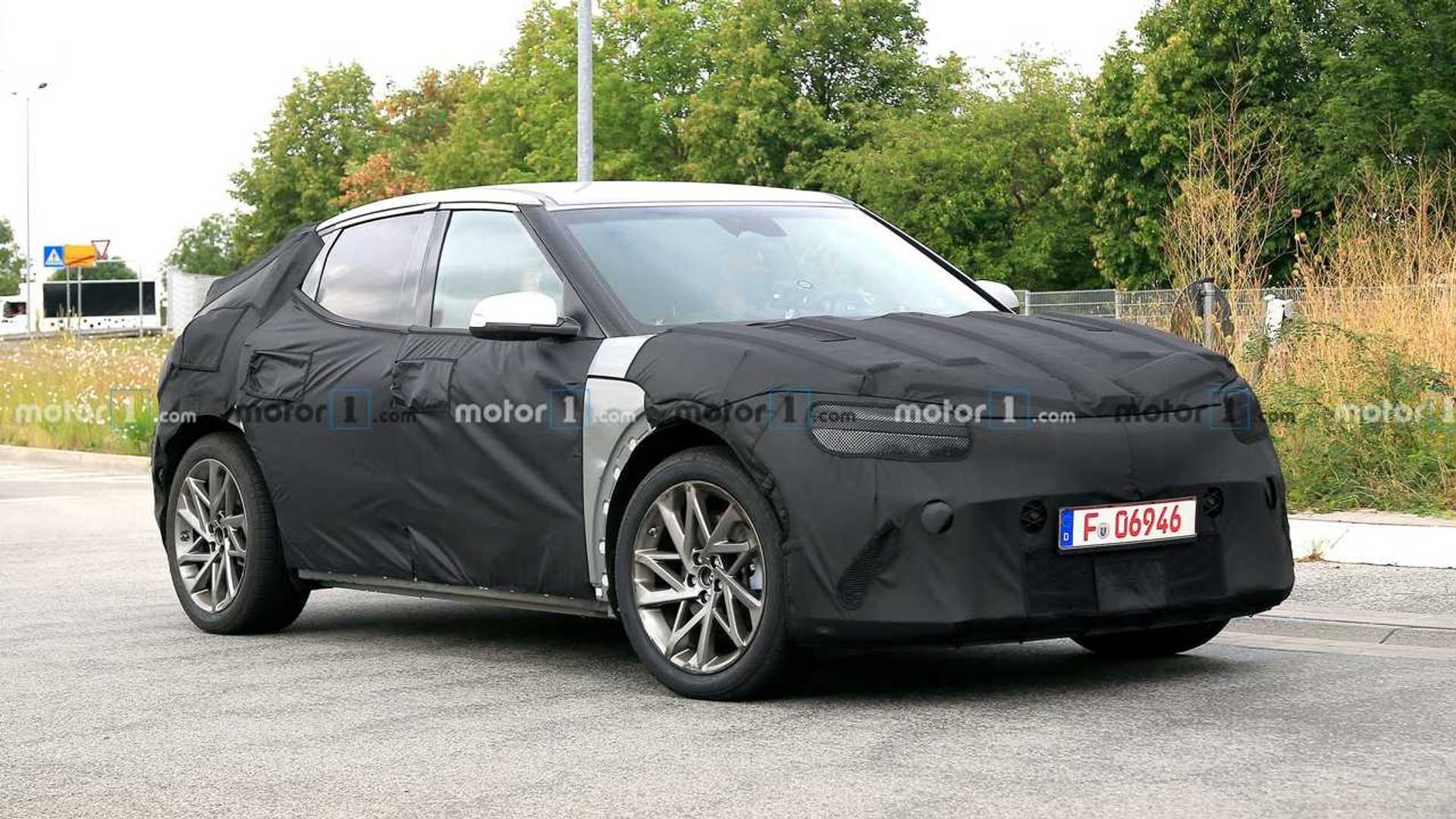 2021 - [Genesis] GV60 Hyundai-jw-ev-spy-shots-three-quarters