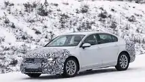 Volkswagen Passat 2019, le foto spia del restyling