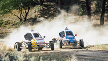 Carlos Sainz and Carlos Sainz Jr. se enfrentan en el circuito de rally de Cebreros