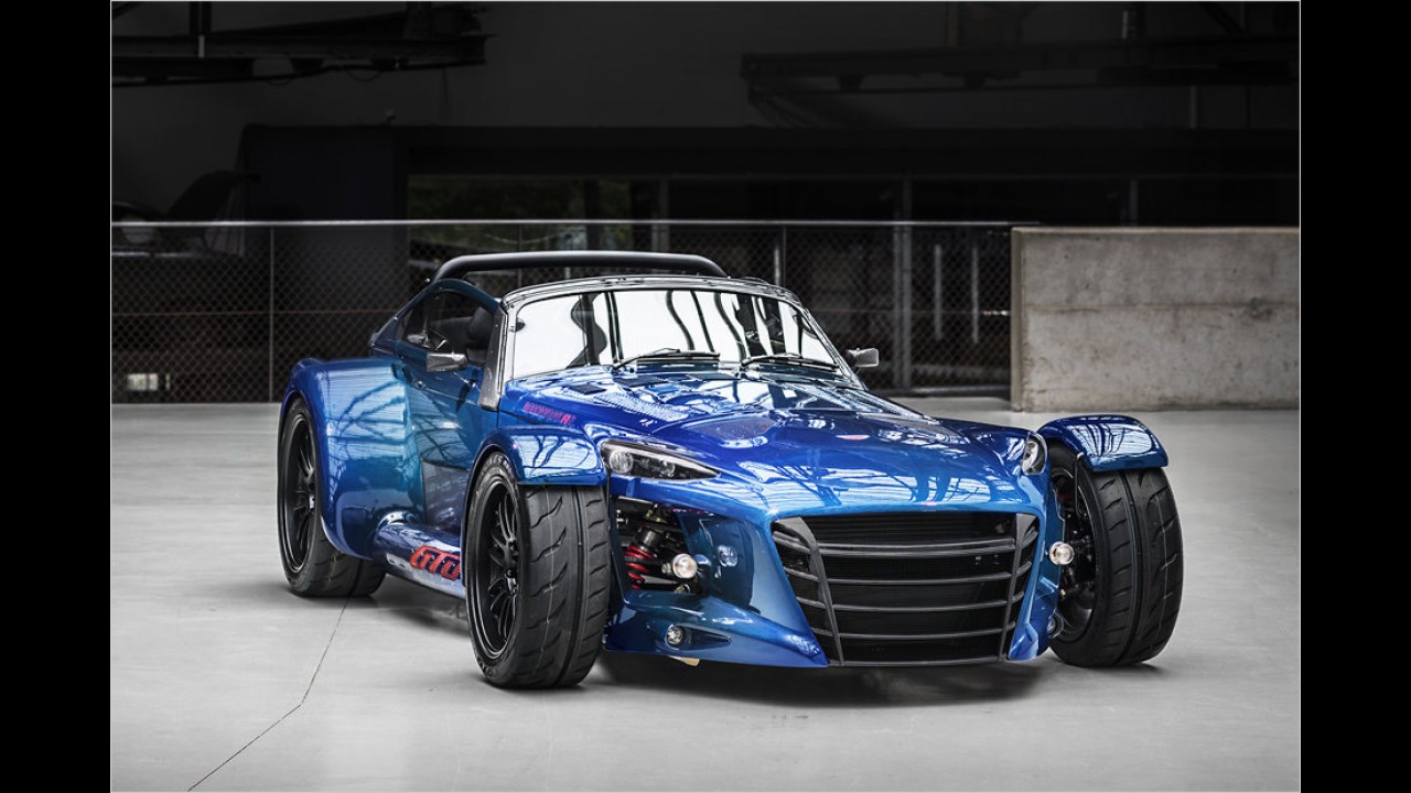 Supersportler mit Sichtcarbon
