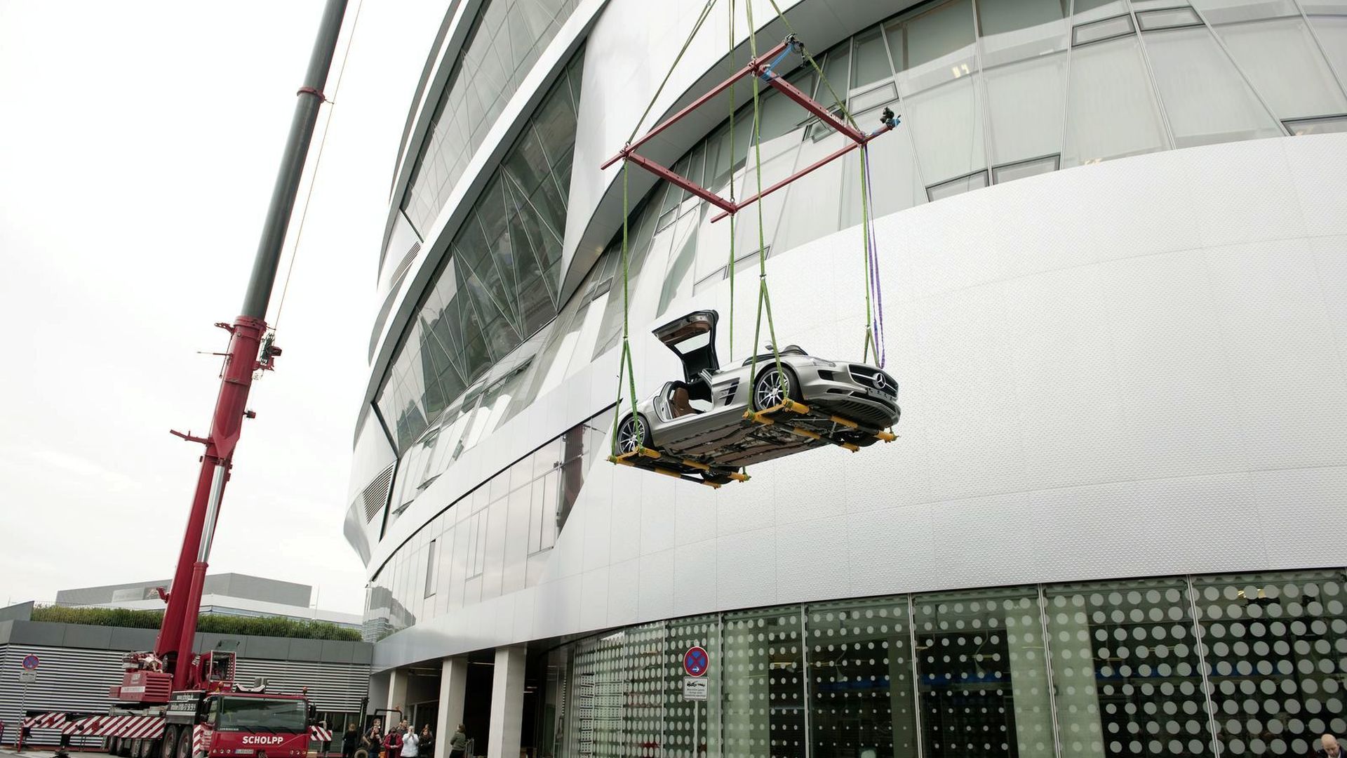 Mercedes Sls Amg Flies Onto The Mercedes Benz Museum Stuttgart Video