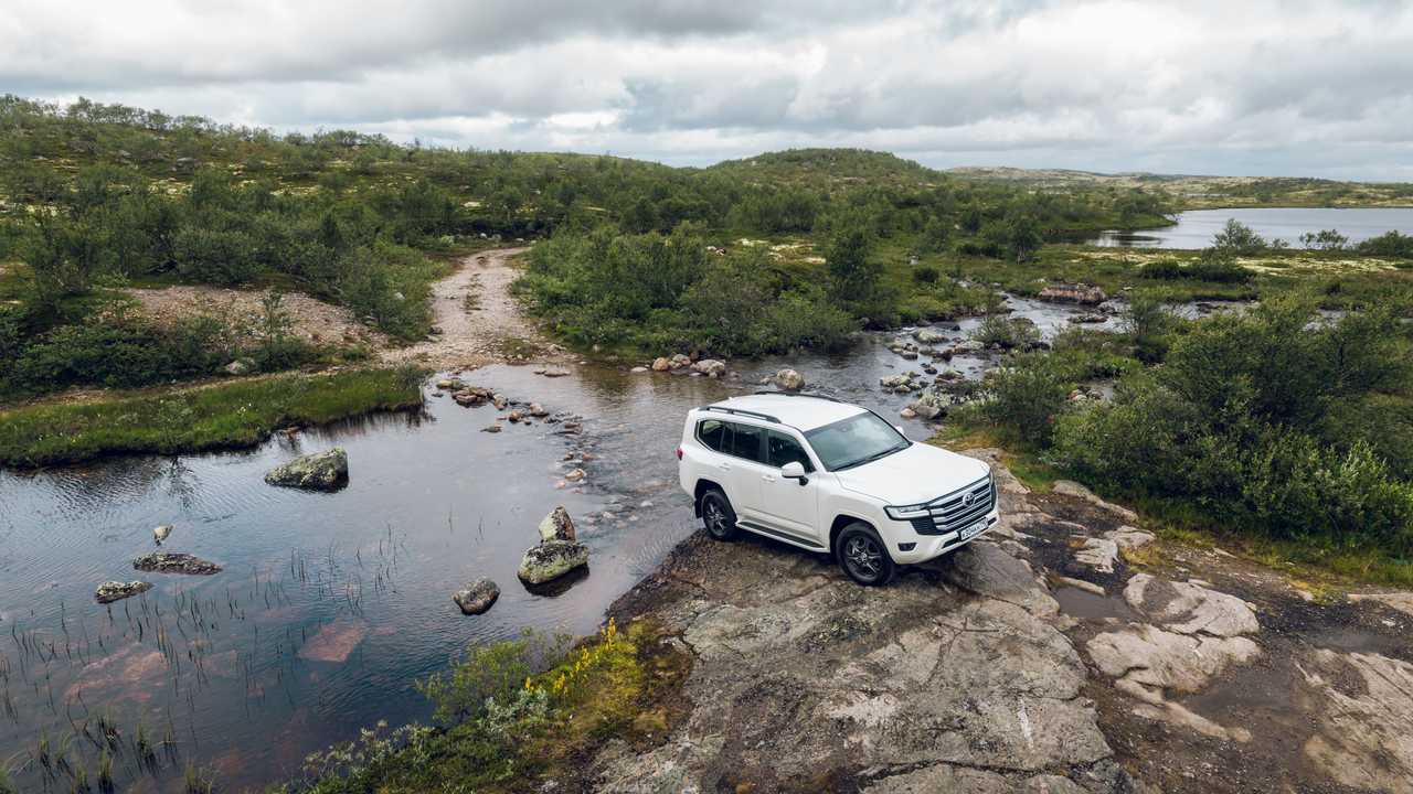 Toyota Land Cruiser 300 «Комфорт+» в Заполярье