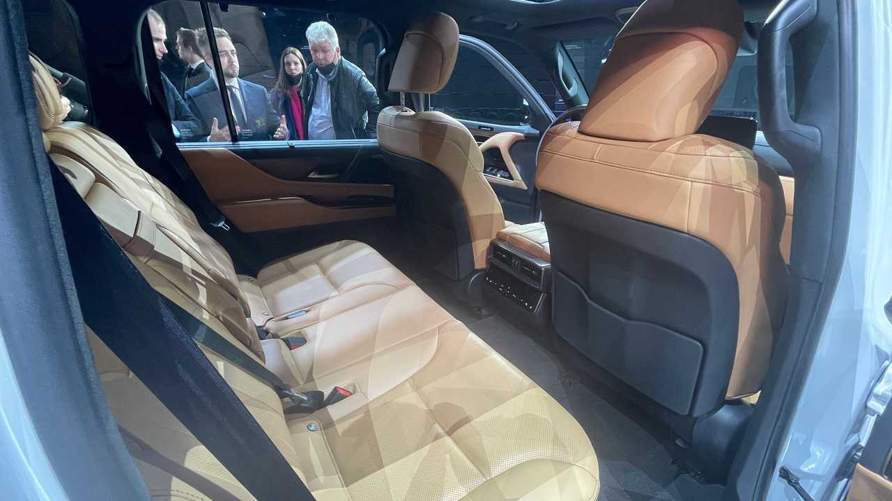 Мировая премьера нового Lexus LX в Москве