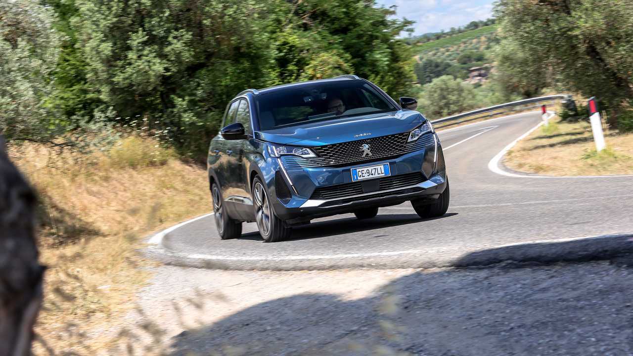 Una settimana da PLUG-IN con la Peugeot 3008 HYbrid 225
