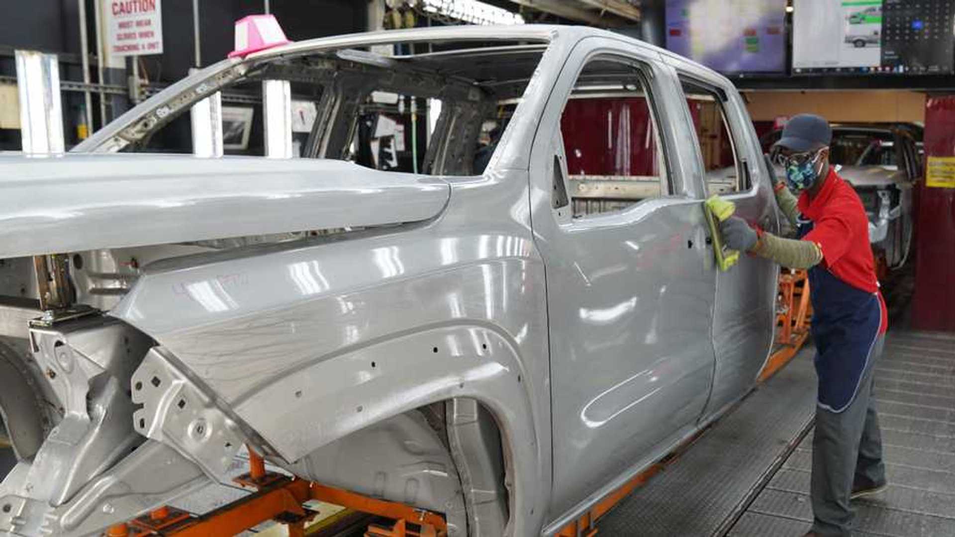 Nissan Quietly Reveals 2022 Frontier In Non Pro-4X Trim | AutoMotoBuzz.com