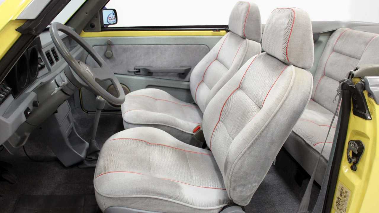 Yugo GVC, de 1990, subasta de Barrett-Jackson