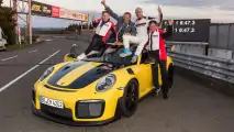 Porsche GT2 RS, il record al Nurburgring