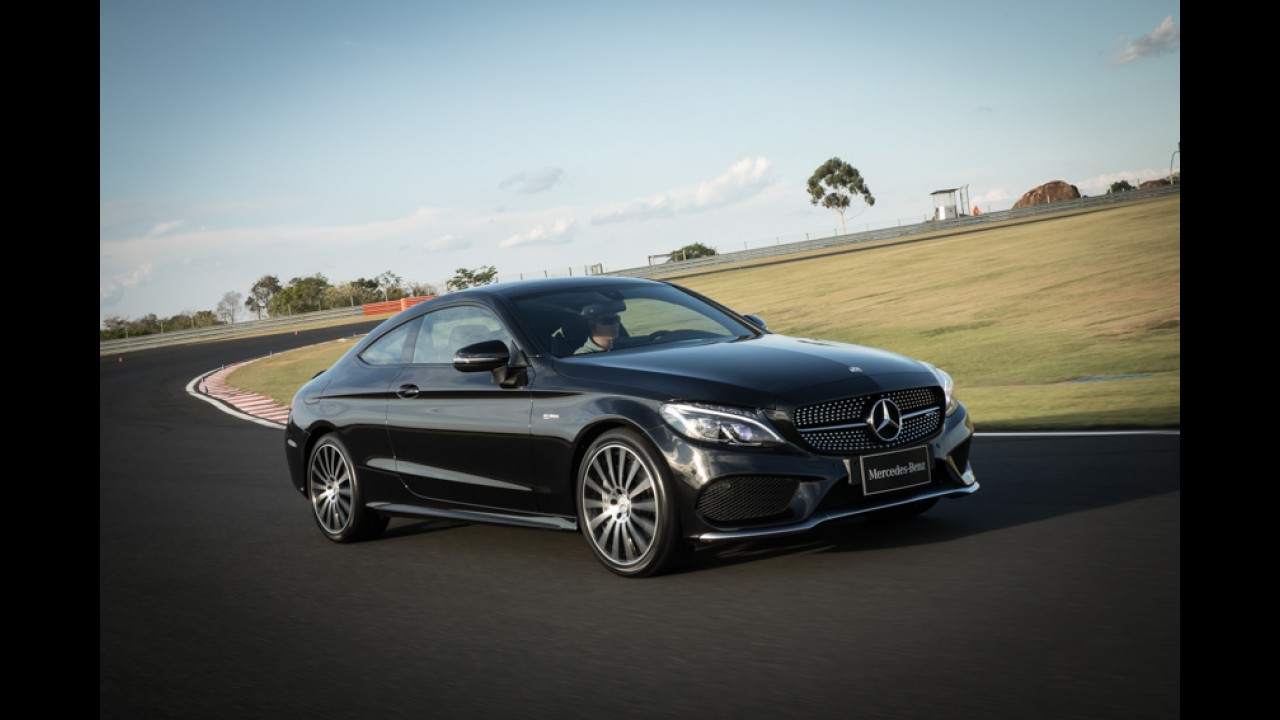 Mercedes-AMG promove "dia das crianças grandes" com novos esportivos no Velocittà