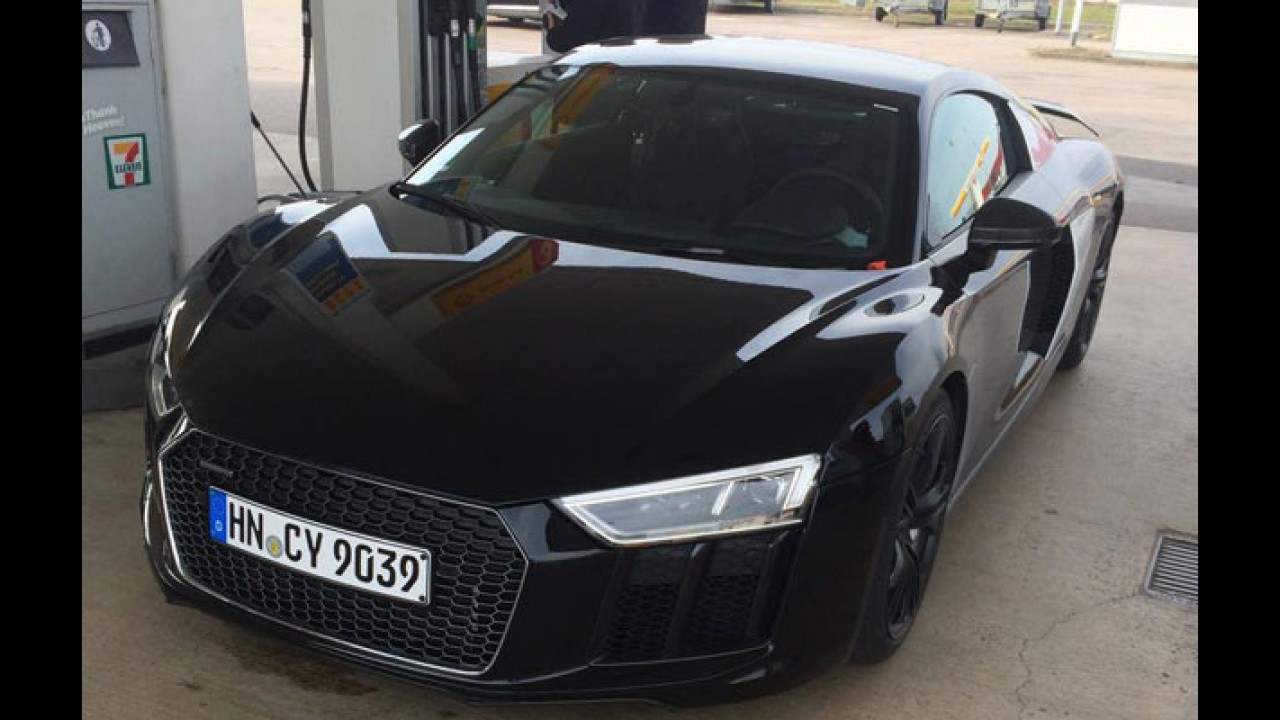 Flagra! Novo Audi R8 é clicado em posto de gasolina