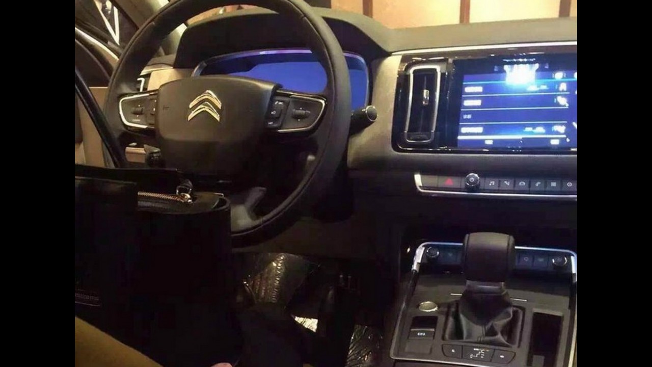 Flagra: com novo 'carão', Citroën C6 se prepara para retornar ao mercado