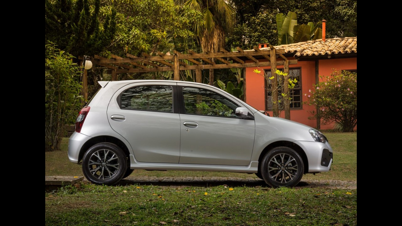 Toyota Etios Platinum 2017 chega com visual exclusivo e preço inicial de R$ 62.490