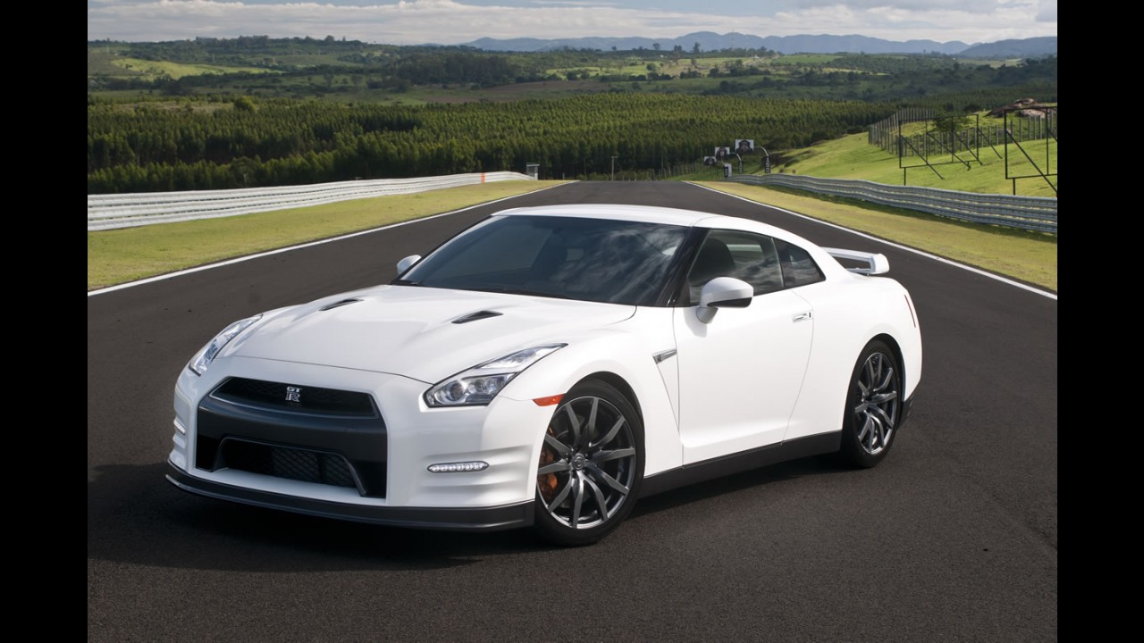 Nissan GT-R: domando o Godzilla na pista do Vello Città