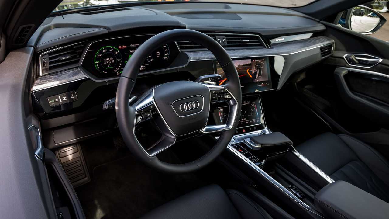 Тест-драйв Audi e-tron