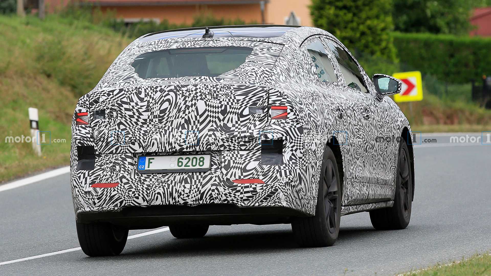 https://cdn.motor1.com/images/mgl/o6jEq/s1/skoda-enyaq-coupe-spy-photo.jpg skoda-enyaq-coupe-spy-photo