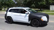 2018 Jeep Cherokee spy photo