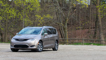 2017 Chrysler Pacifica Hybrid: Review