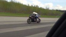 Video: BMW S 1000 RR v. AMS Nissan GT-R