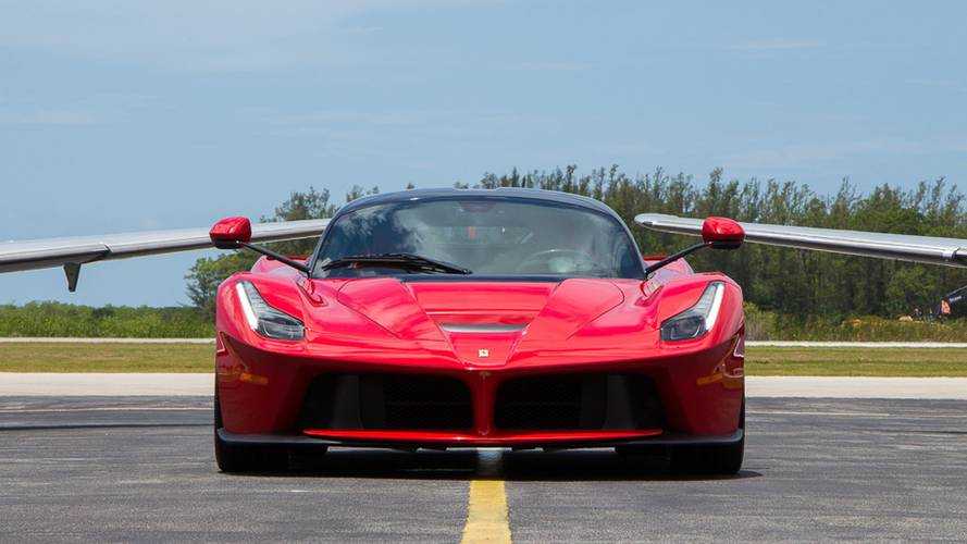 Valaki majd 225 millió forintért akar túladni egy LaFerrari motorján