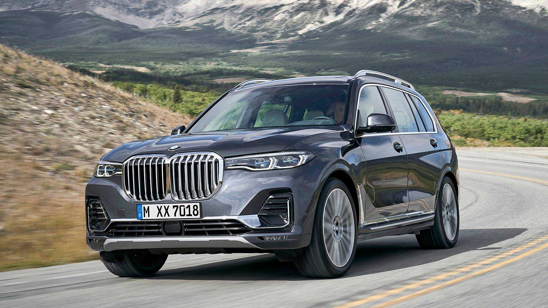 19 Bmw X7 Arrives Bringing Brawny Face To 7 Seat Suv Segment