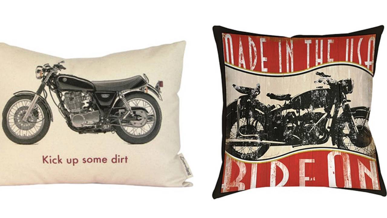 <em>SR400 pillow at <a href=