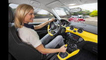 Opel Adam controlla l'Iphone con IntelliLink