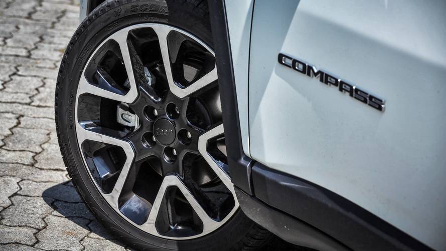 Comparativo Peugeot 3008 x Jeep Compass