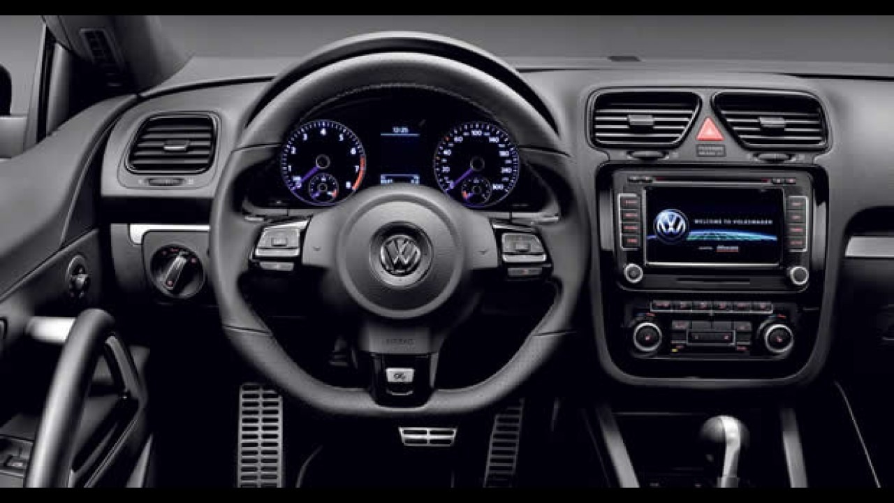 VW Scirocco R 2010 - Versão com motor 2.0 TFSI de 265 cv promete consumo de 12 km/l