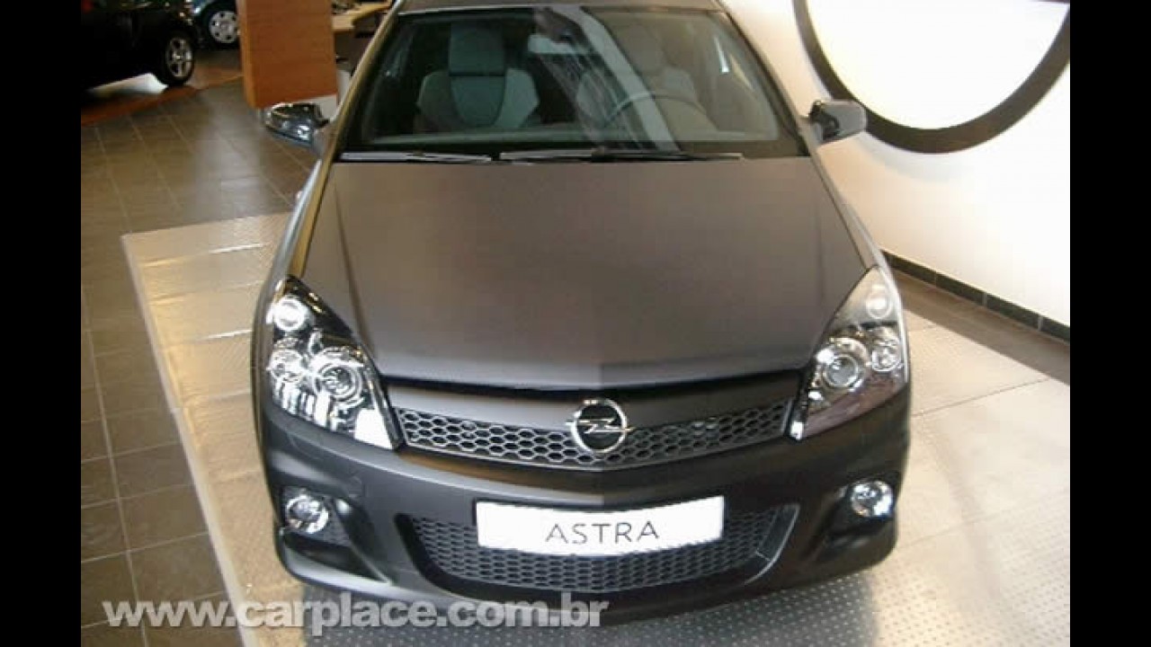 Europa: Opel Astra OPC Limited Edition Black