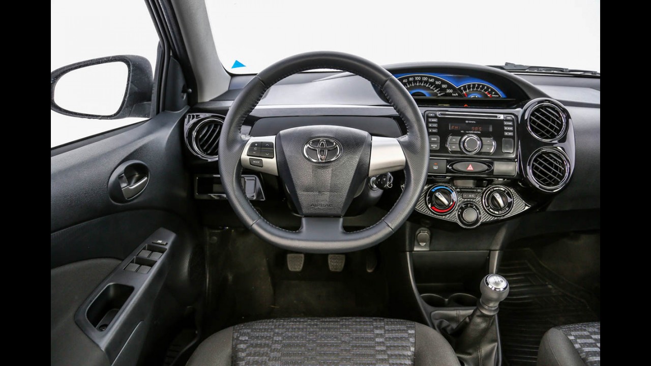 Nova geração do Etios chega em 2016 com visual inspirado no Corolla