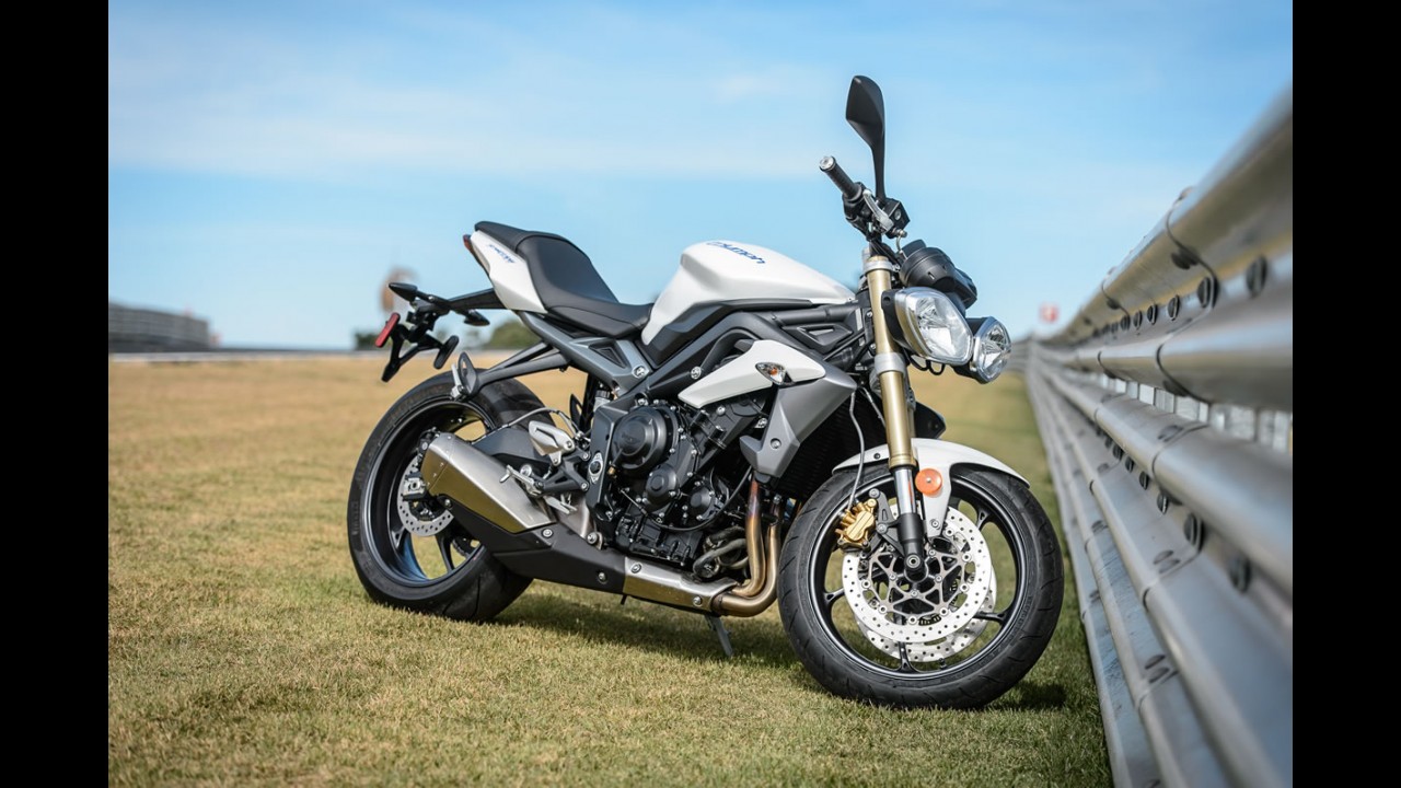 Volta rápida: Street Triple aposta no custo-diversão para peitar a Hornet